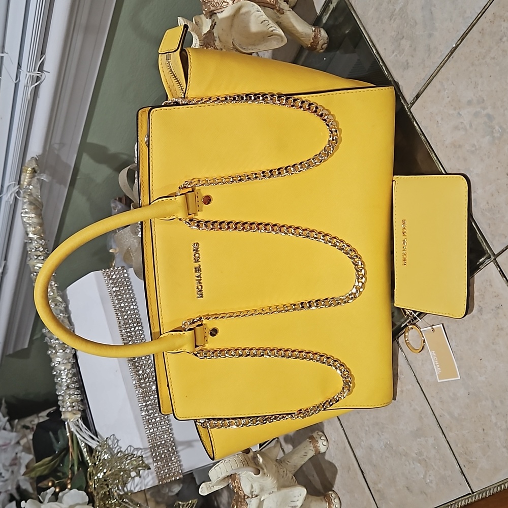 MICHAEL KORS YELLOW SAFFIANO LEATHER HANDBAG EUC & NWT COIN POUCH /ID WALLET.